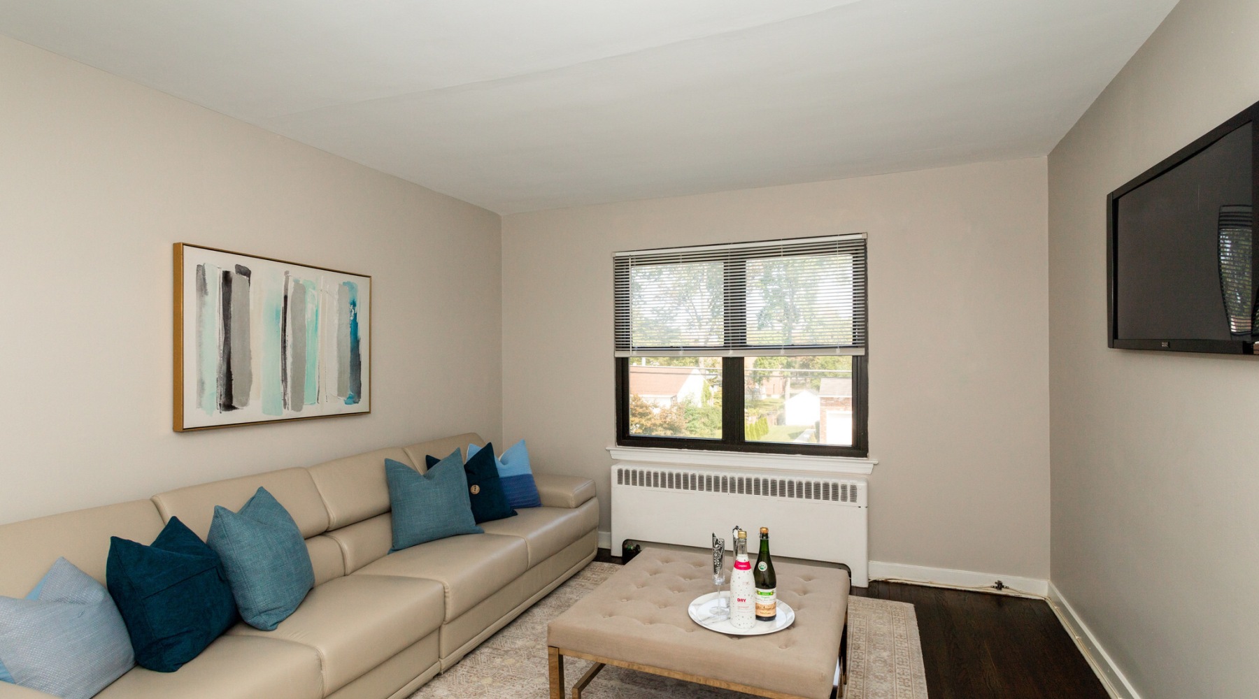 Living room at Grandview Apartments in Pitman, NJ Living room at Grandview Apartments in Pitman, NJ