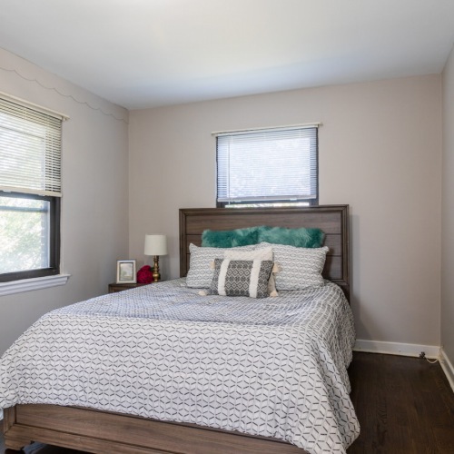 Bedroom Large well lit bedroom